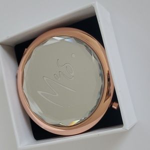 Compact mirror